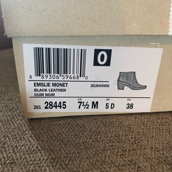 PRICE DROP🥳 Clark’s Booties - Picture 2 of 4